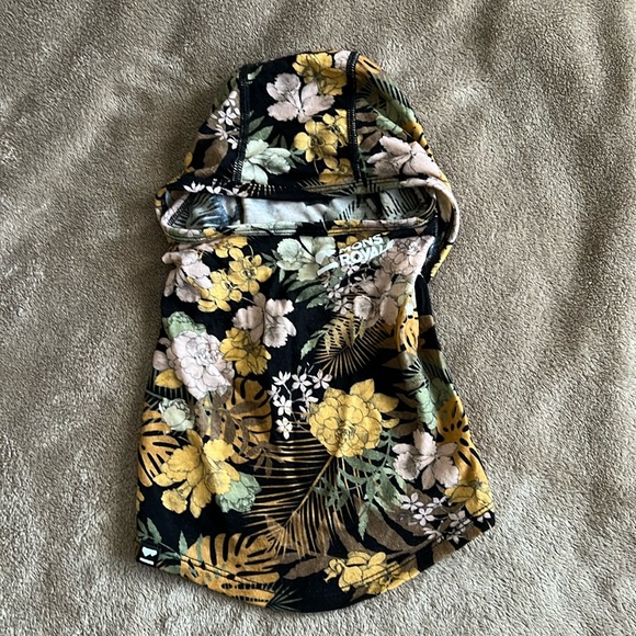like new - balaclava with ponytail hole - Mons Royale Santa Rosa - floral camo - Picture 3 of 6